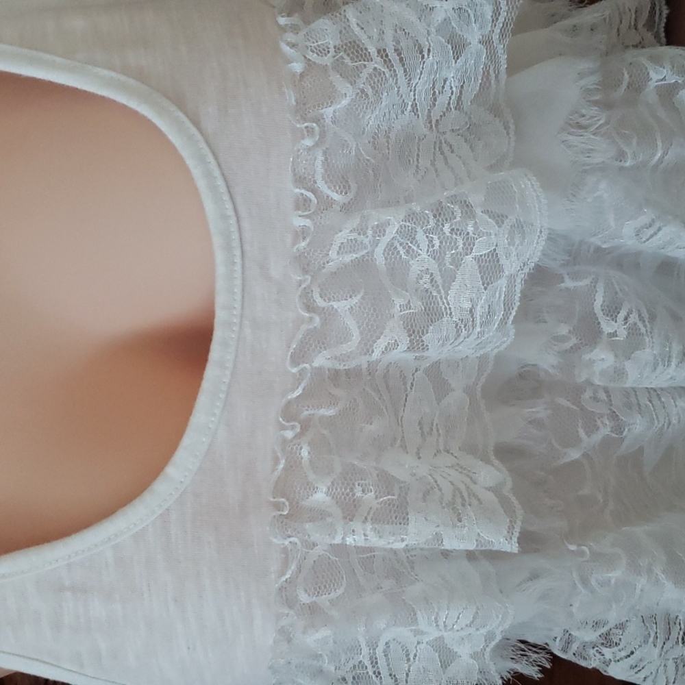 UK2LA WHITE RUFFLE TOP - Picture 2 of 8